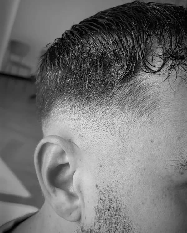 Getextureerd bovenwerk met skin fade in zwart-wit