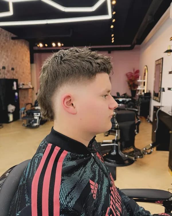 Mullet met fade aan de zijkant