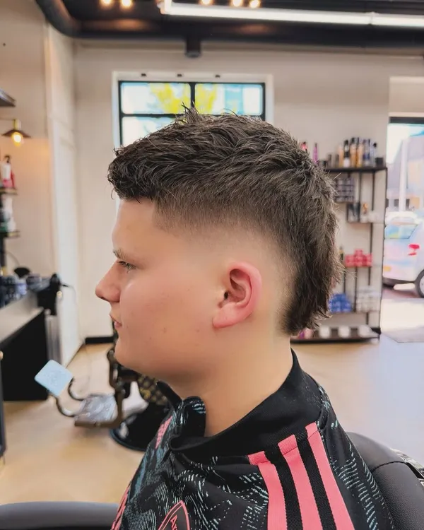 Mullet met fade, zijaanzicht