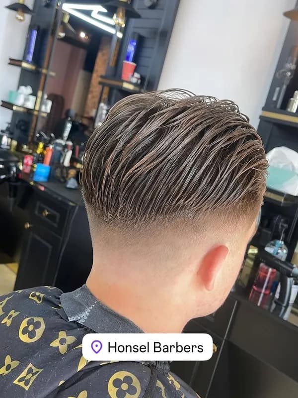 Blond getextureerd bovenwerk met scherpe taper